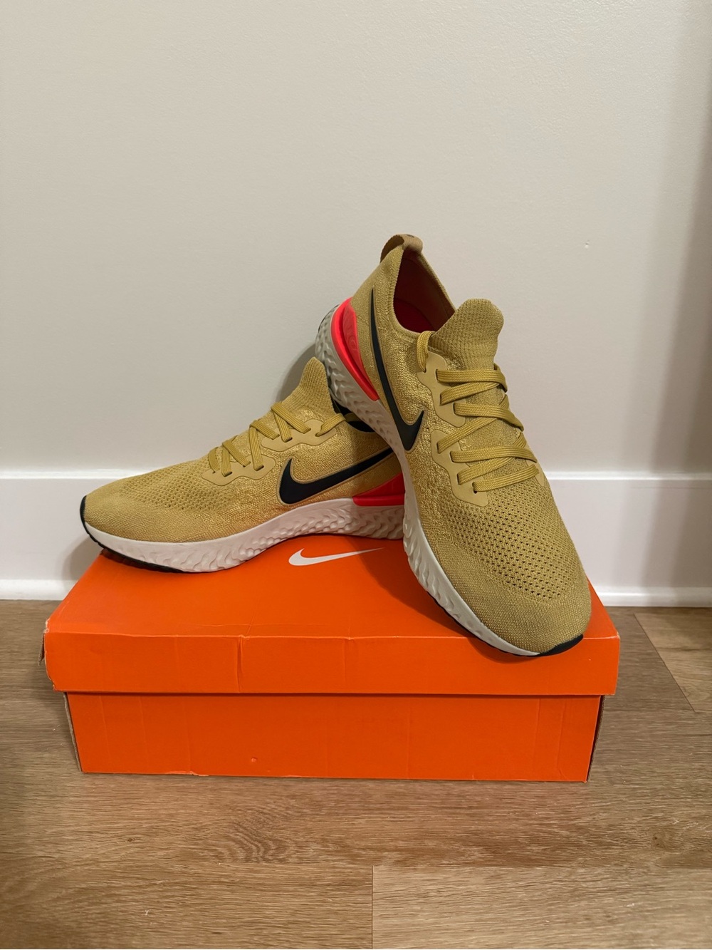 Nike Epic React Flyknit 2 Club Gold/Black/Red Men’s Size 13 BQ8928-700